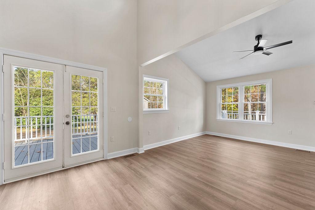 LAKE CAROLINE - Residential