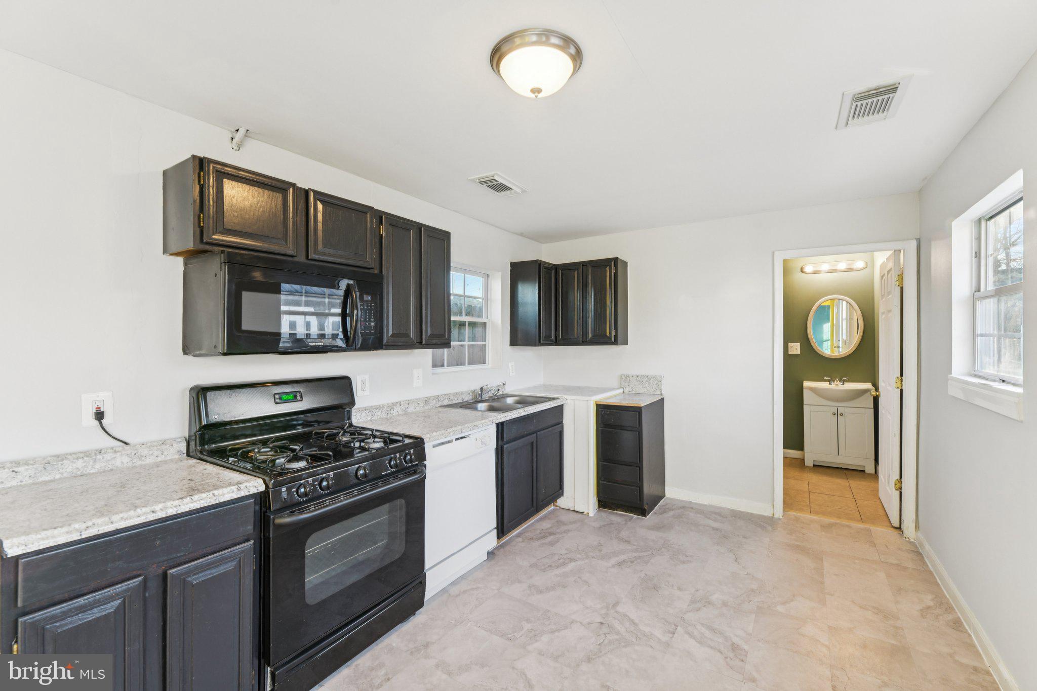 HUNTERS MILL ESTATES - Residential