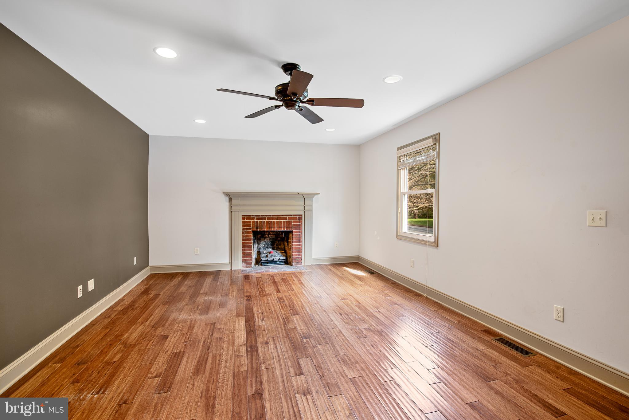 EASTON - Residential Lease