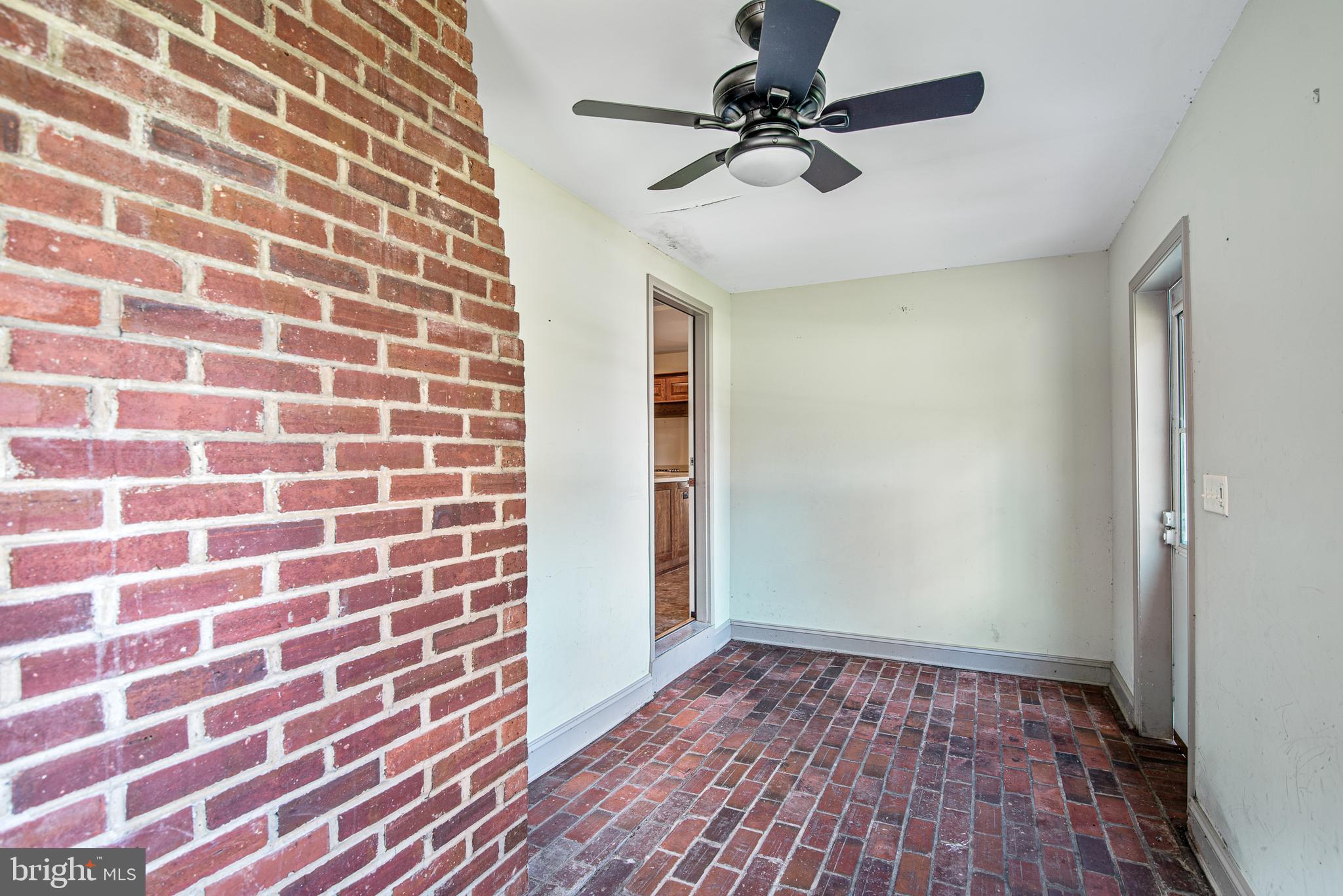 EASTON - Residential Lease