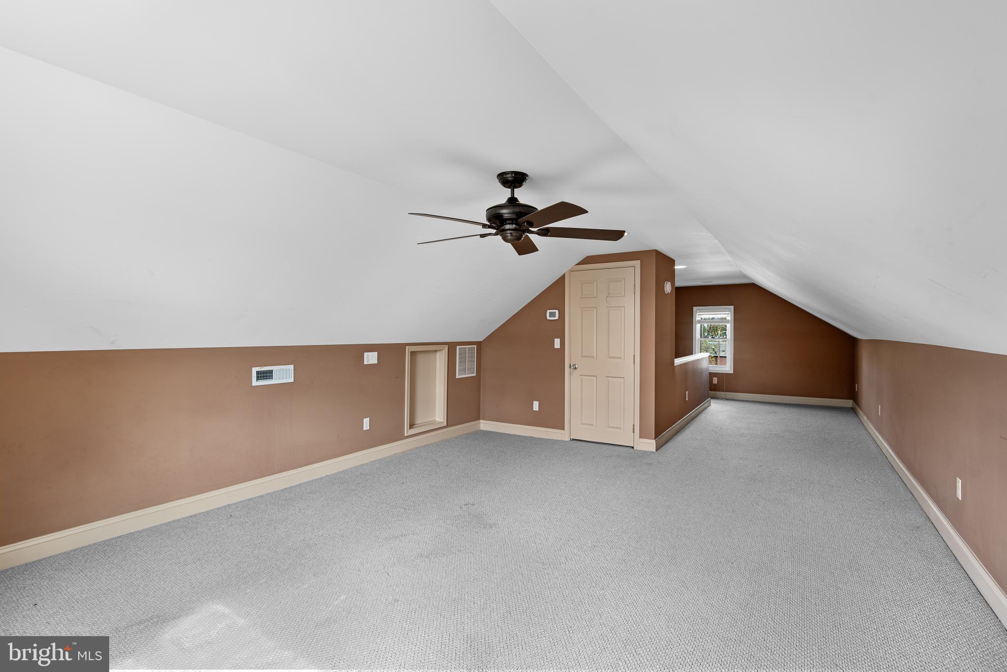 EASTON - Residential Lease