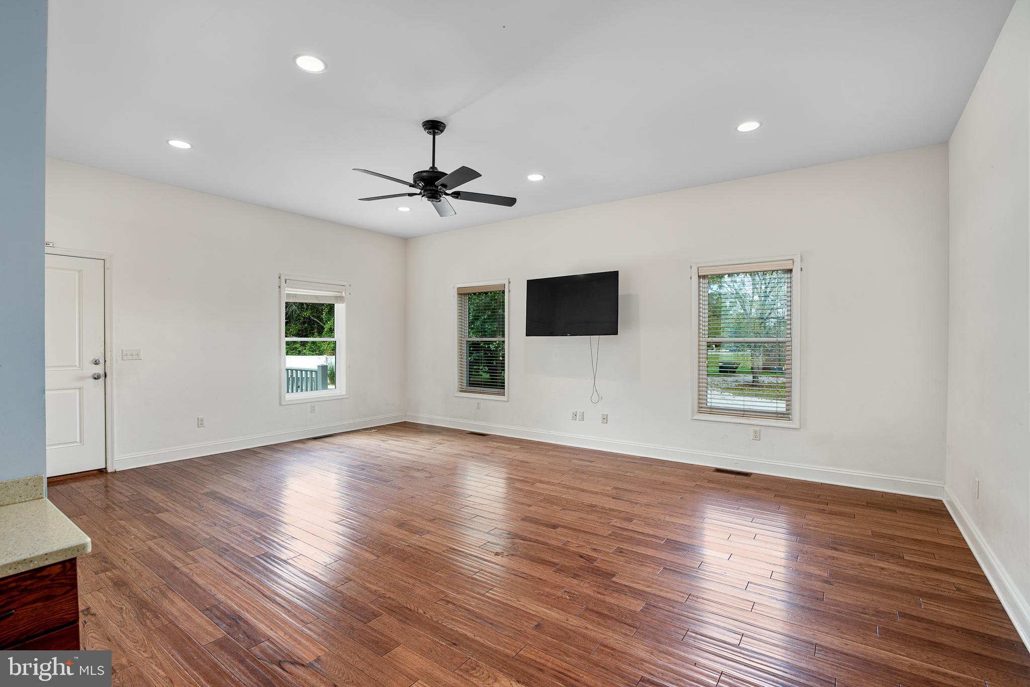 EASTON - Residential Lease