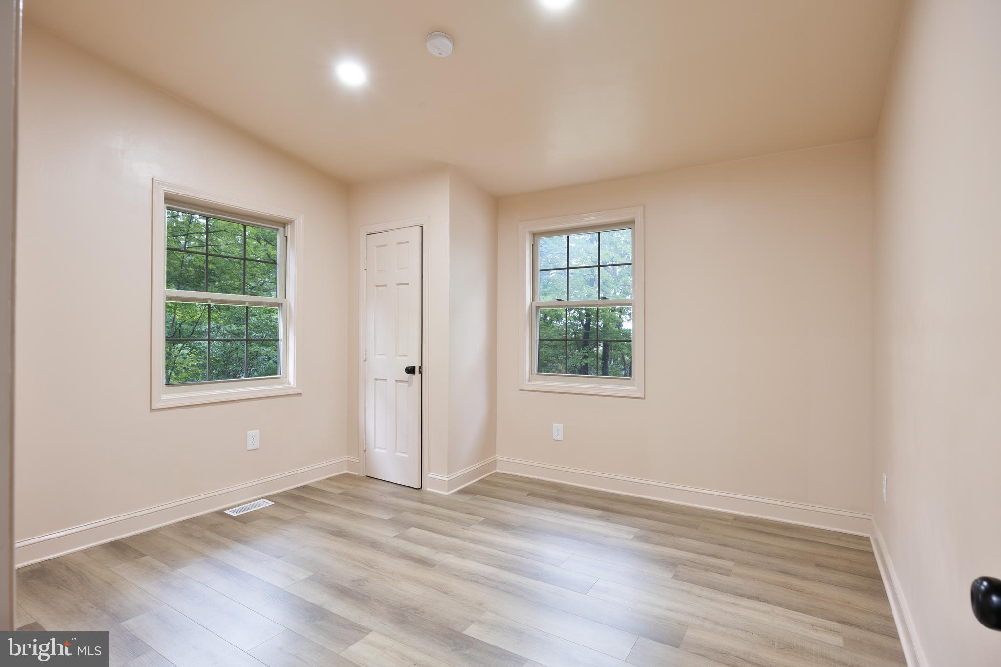 MT FALLS PARK - Residential