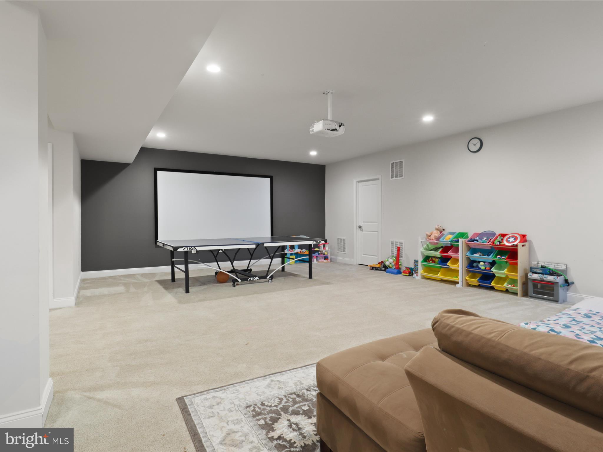 LOUDOUN VALLEY ESTATES 2 - Residential Lease