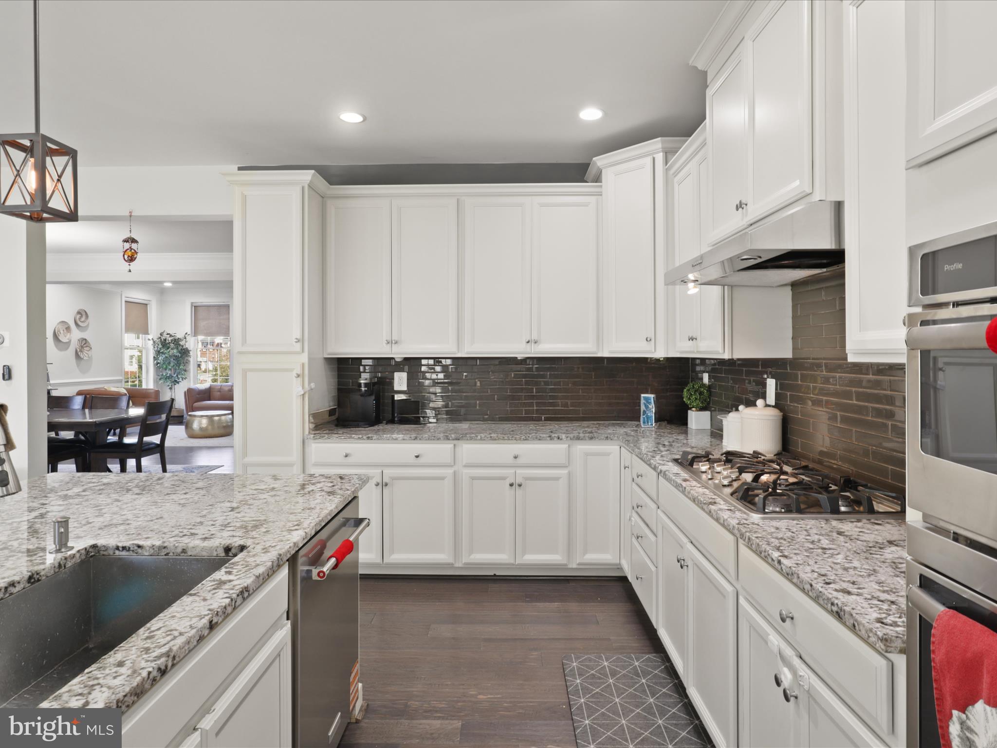 LOUDOUN VALLEY ESTATES 2 - Residential Lease