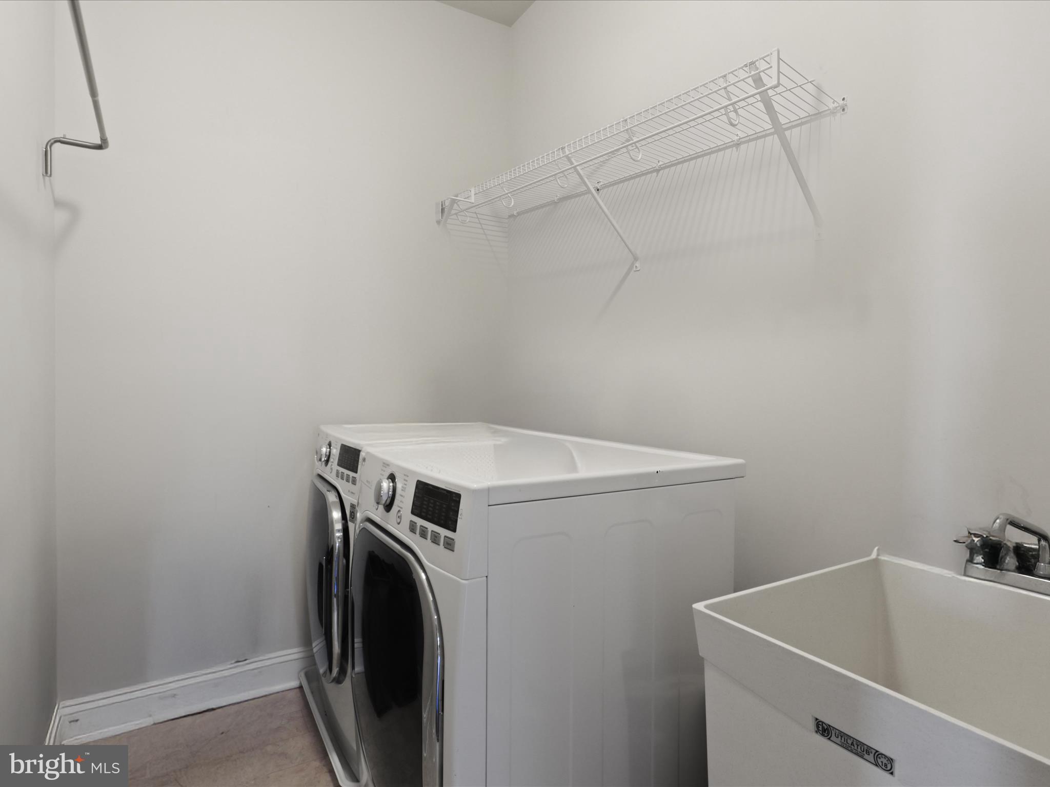 LOUDOUN VALLEY ESTATES 2 - Residential Lease