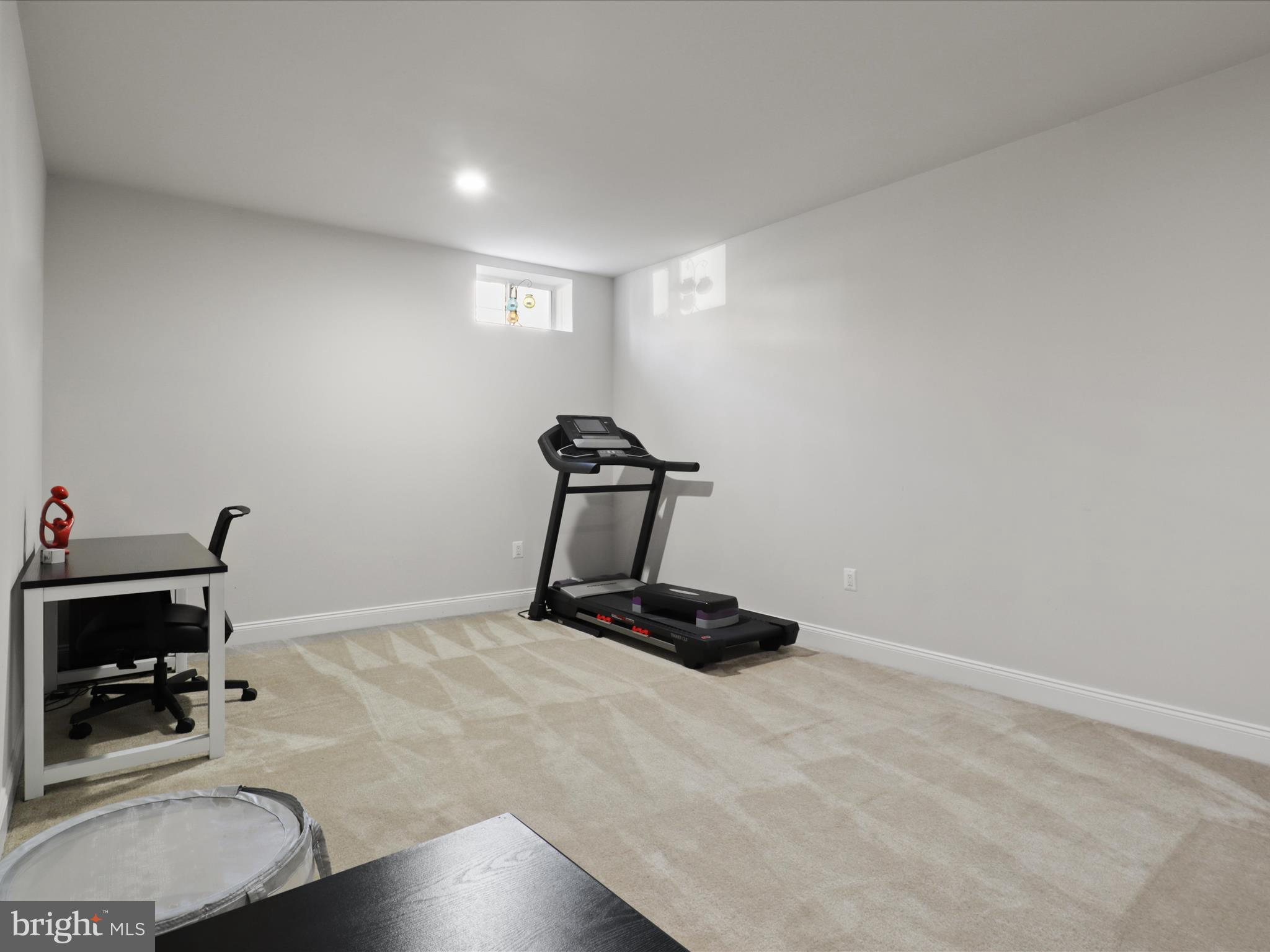 LOUDOUN VALLEY ESTATES 2 - Residential Lease