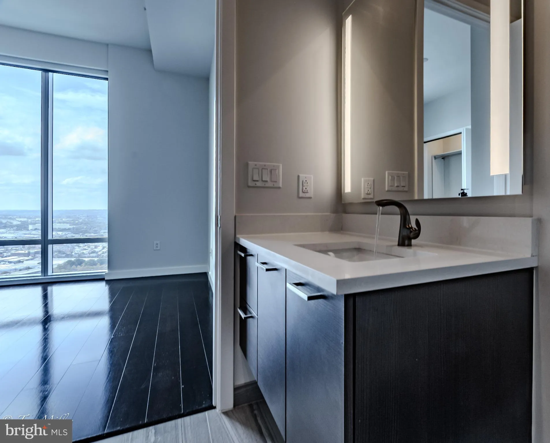 Baltimore, Maryland 21202, United States, 2 Bedrooms Bedrooms, ,2 BathroomsBathrooms,Residential,Active,255008