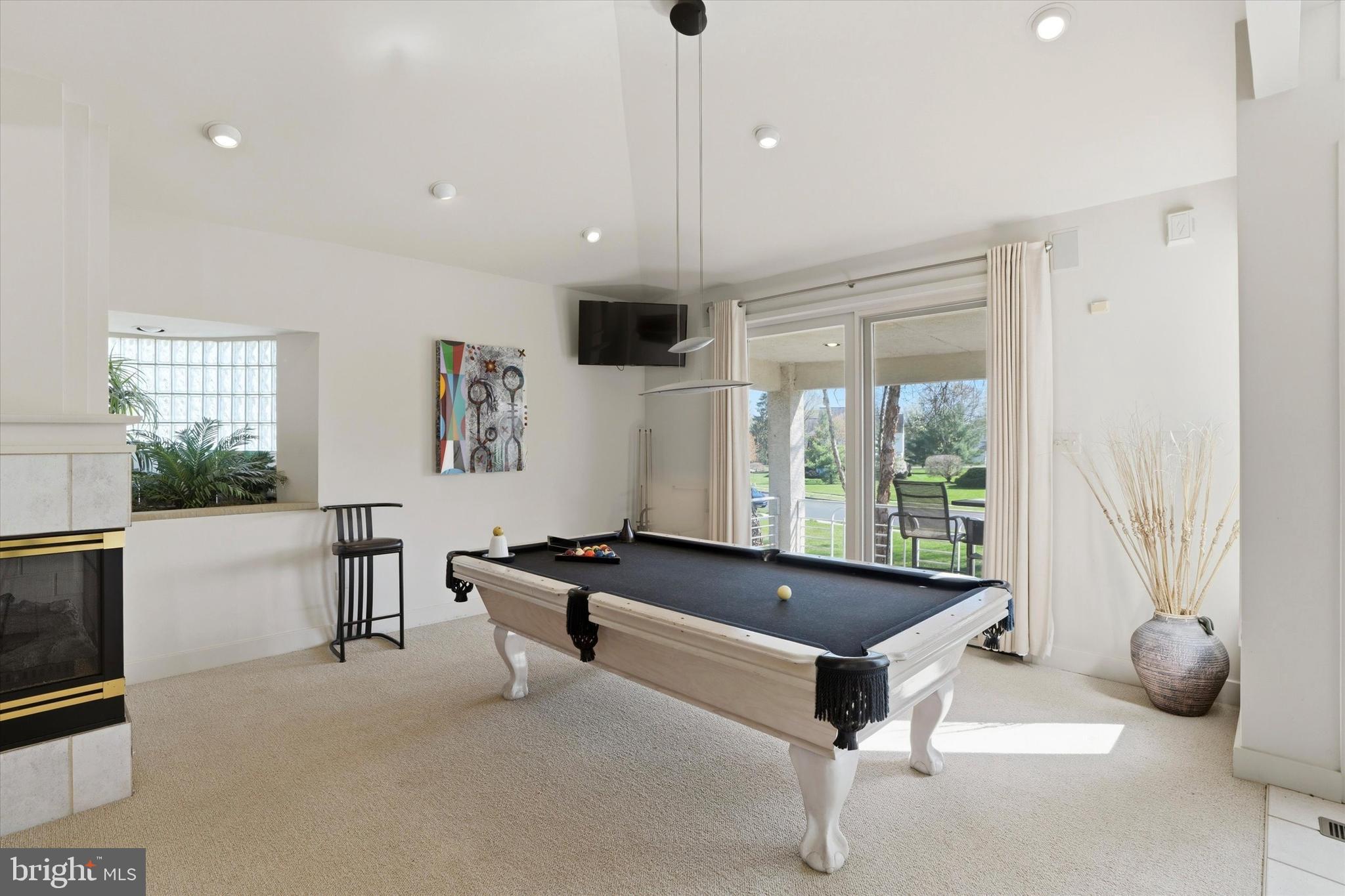 ARBOUR HILL - Residential