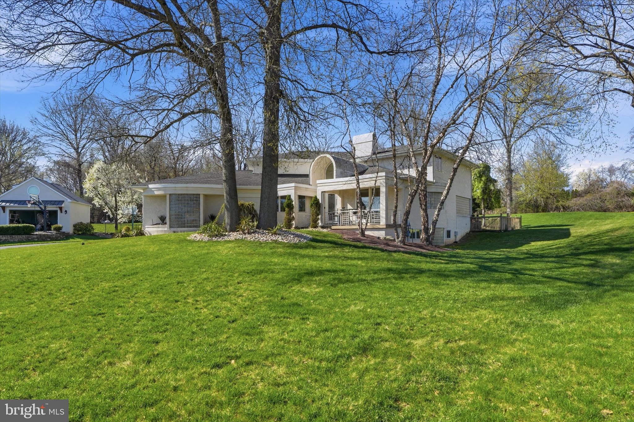 ARBOUR HILL - Residential