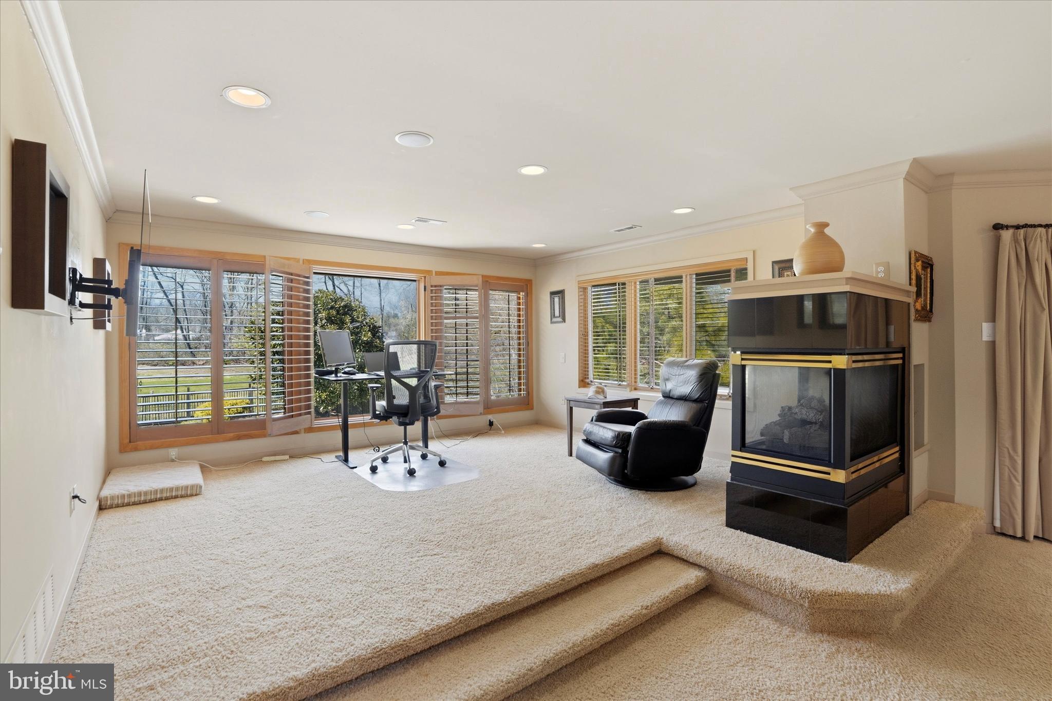 ARBOUR HILL - Residential