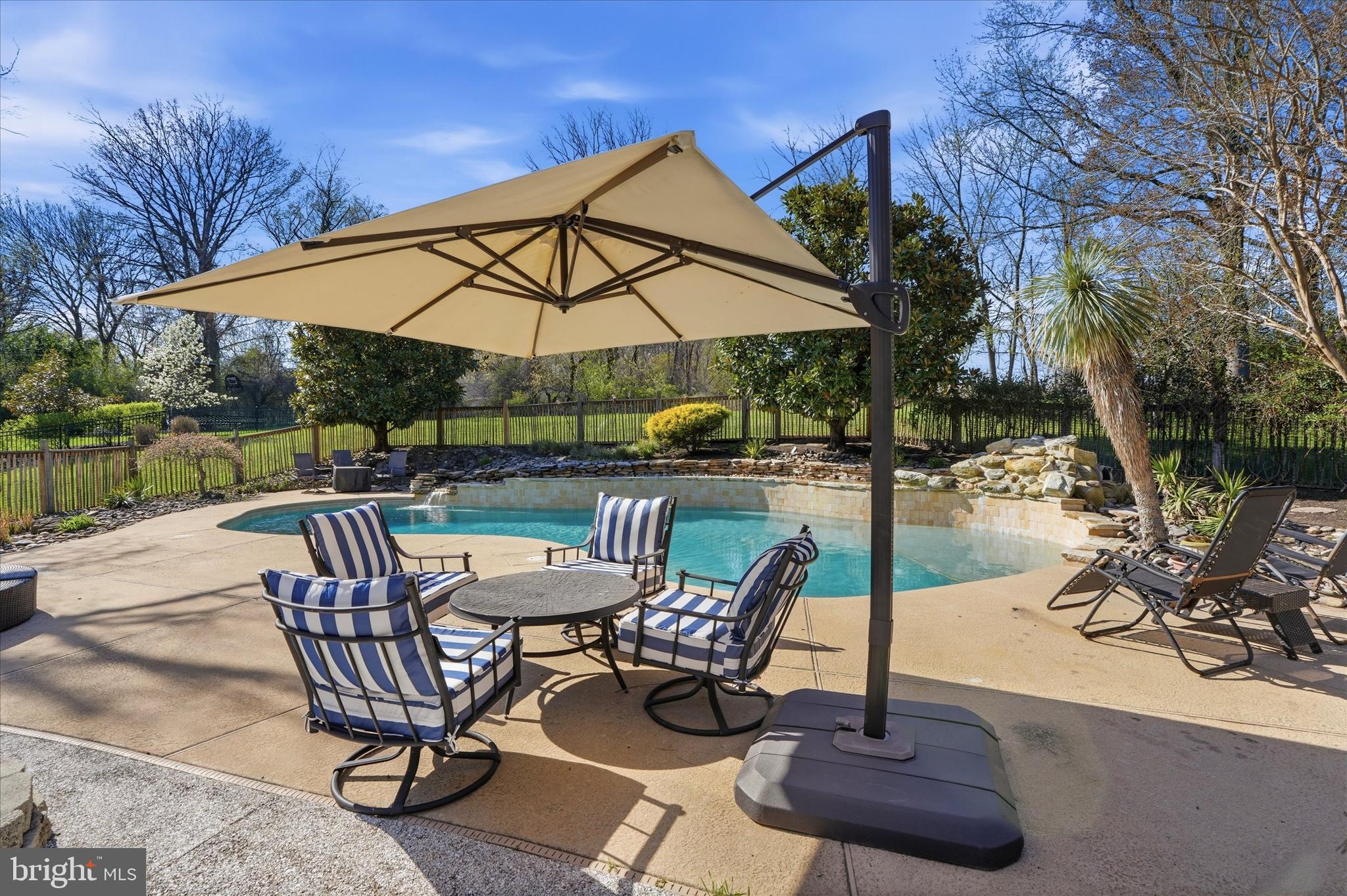 ARBOUR HILL - Residential