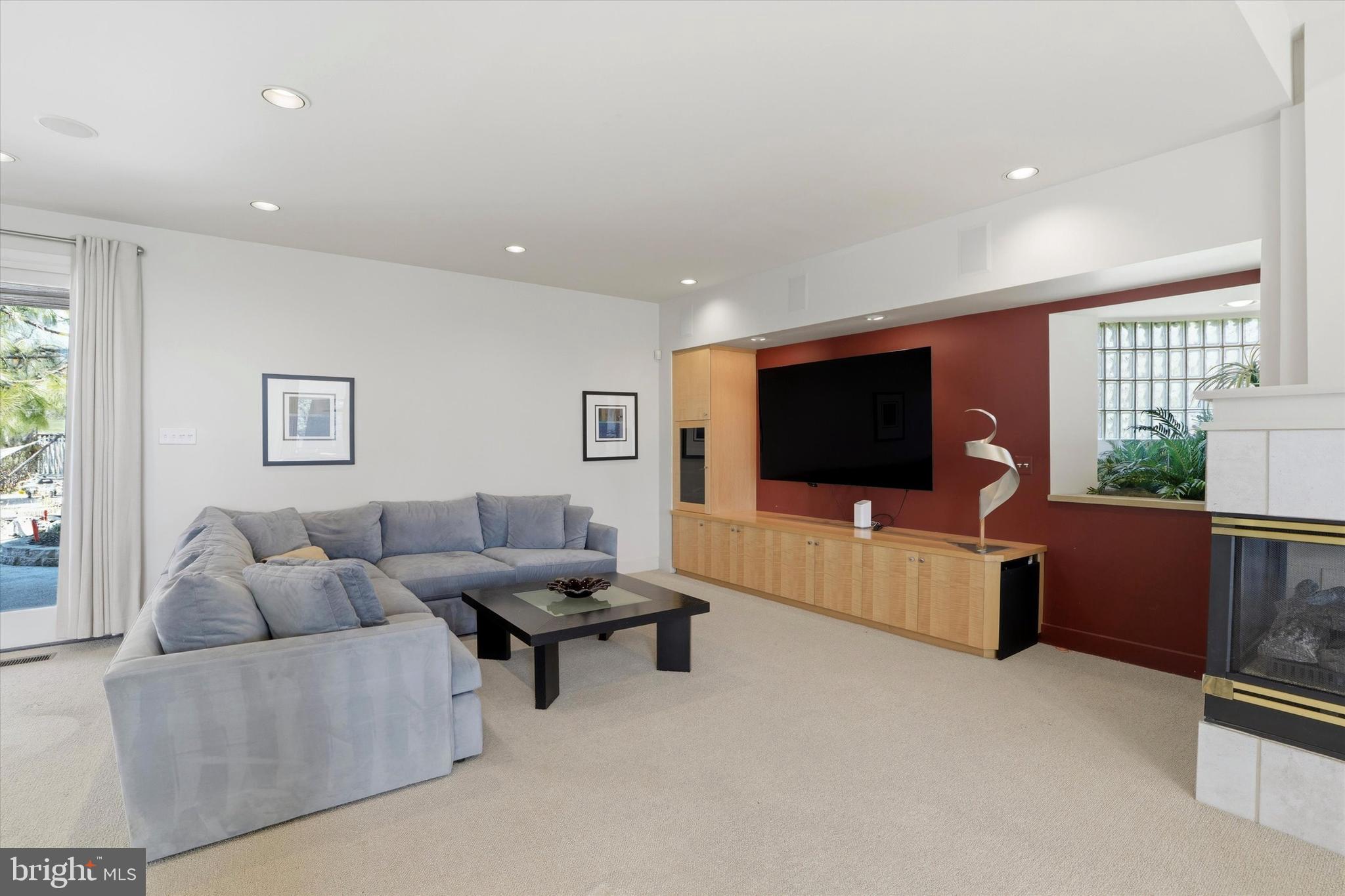 ARBOUR HILL - Residential