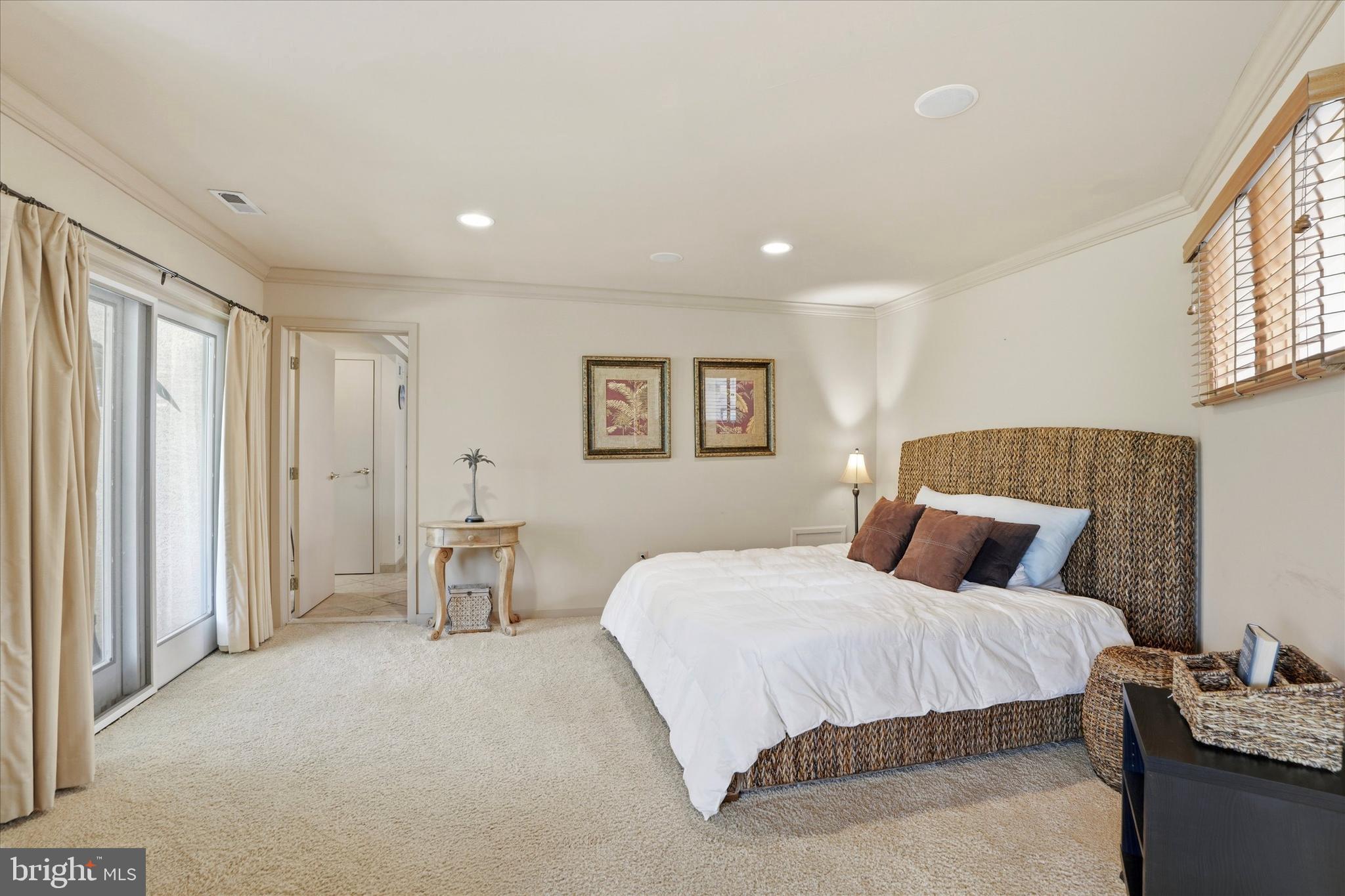 ARBOUR HILL - Residential