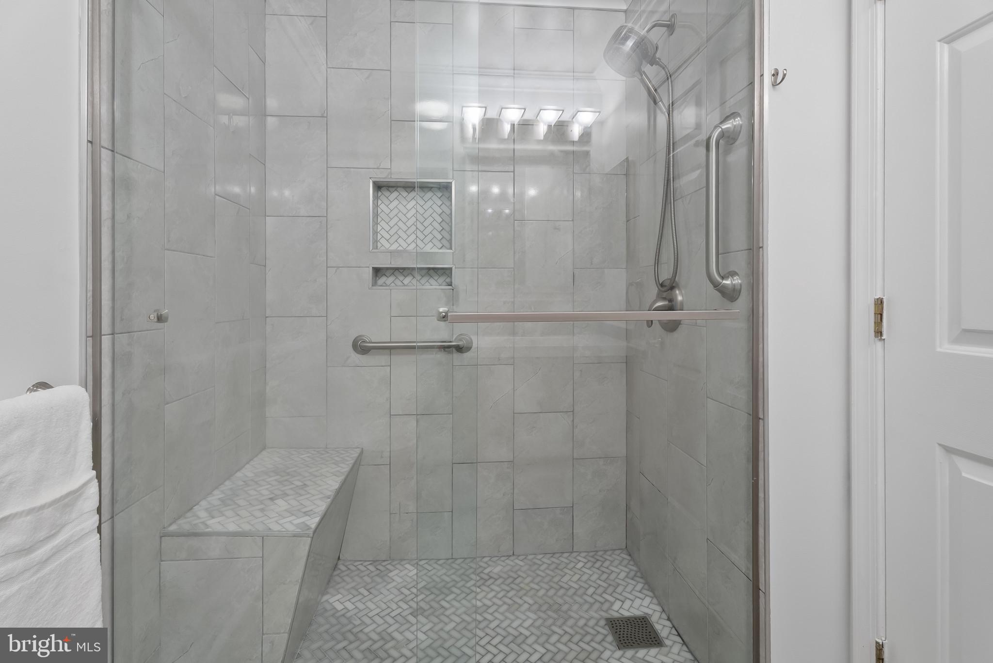 LAKETREE - Residential