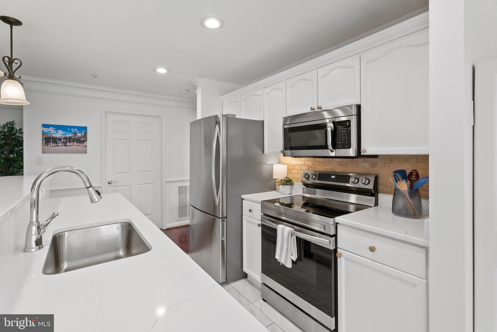 LAKETREE - Residential