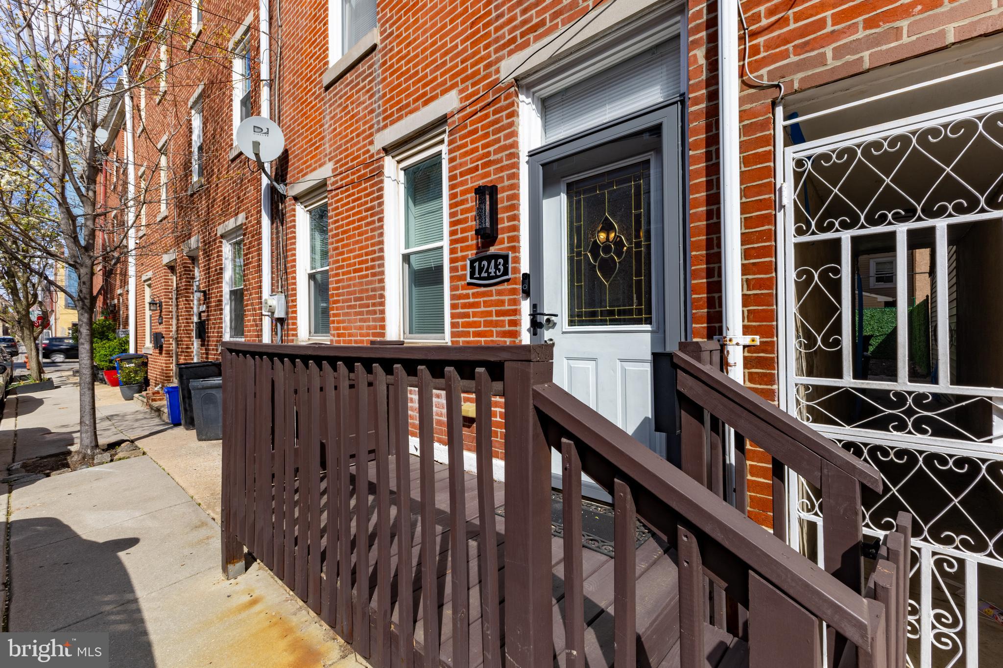 BACK ON MARKET AS OF MAY 4 2025!
Owners has taken pride and ownership in this property by keeping the home updated, freshly painted, upgraded, cleaned AND prepared for the next tenant. This is a beautiful 3-story very spacious home with an open floor concept. Looking for space, you just found it! You can sit back, relax in your private large fenced backyard /patio. THIS IS A PRIME LOCATION with plenty of nearby restaurant choices, a gym, stores, nearby cleaners, and more. Easy transit to Center, close proximity to bus and trolley lines. Tenant would be responsible for getting the house professional clean at their expense prior to moving out the premises.
SEARCH NO FURTHER !!!! YOU JUST FOUND THE HOME OF YOUR CHOICE! JUST CLAIM IT!