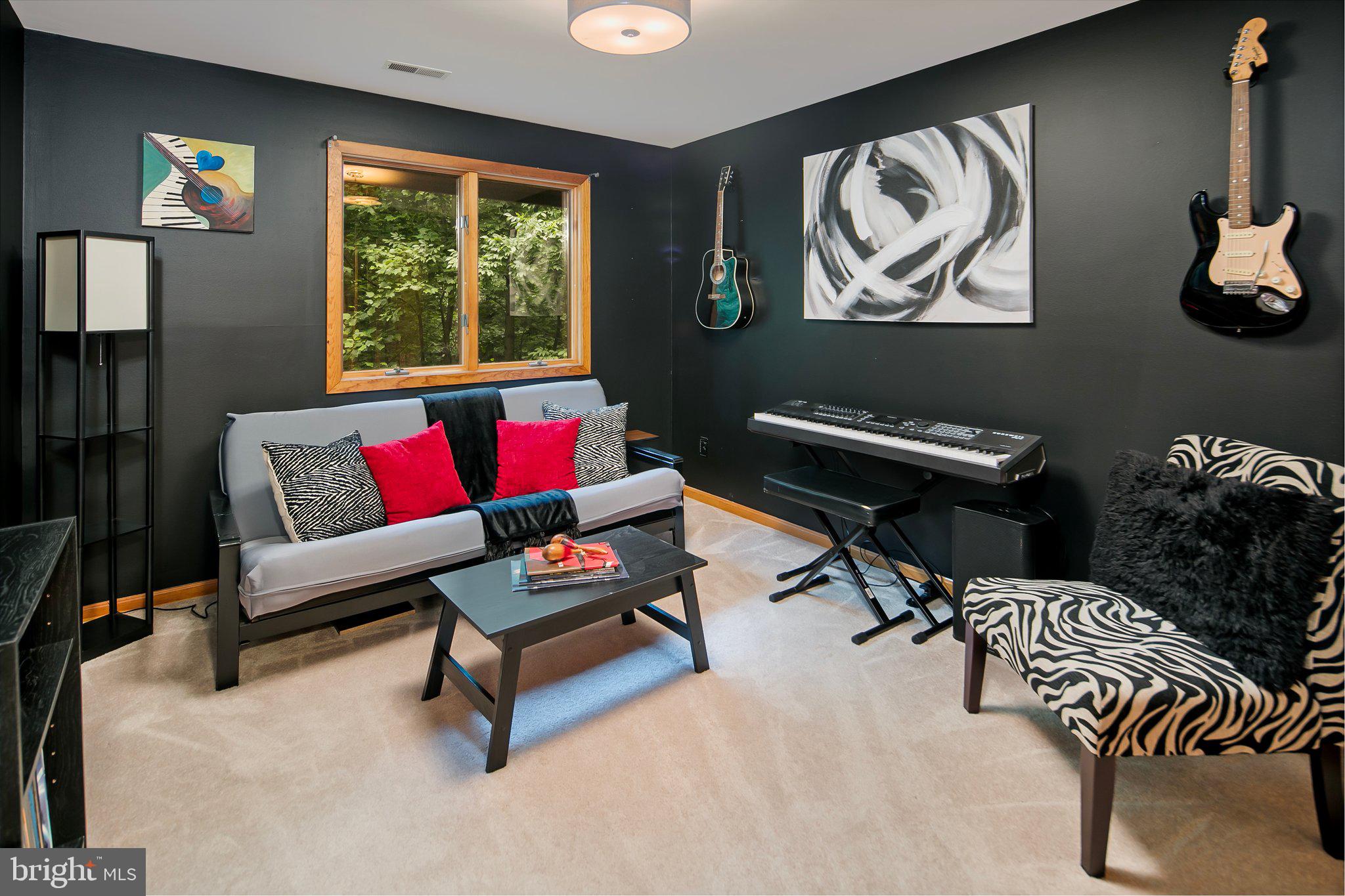 POULSEN HEIGHTS - Residential