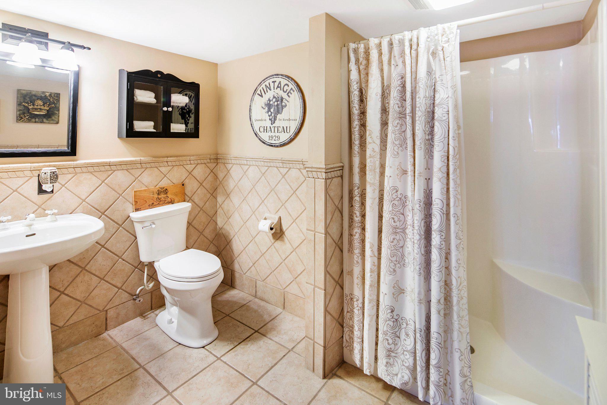 POULSEN HEIGHTS - Residential