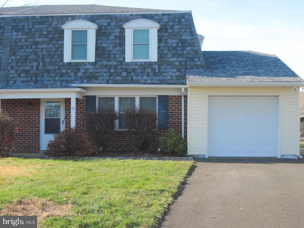 Photo of 5 Essex Court, QUAKERTOWN, PA 18951 (MLS # PABU2110062)
