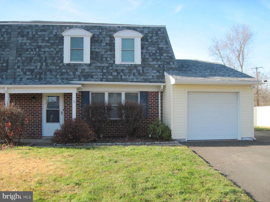 Photo of 5 Essex Court, QUAKERTOWN, PA 18951 (MLS # PABU2110062)