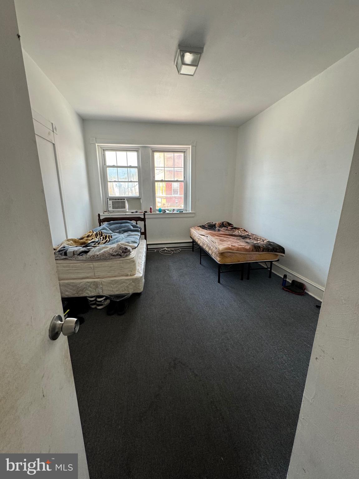 196 E BROADWAY 198