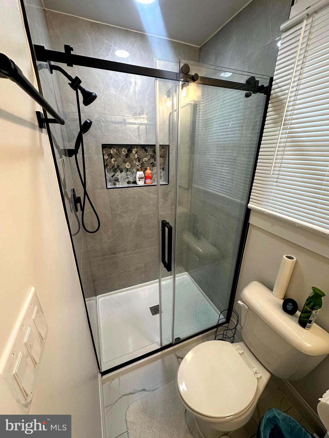 SUBURBAN ESTATES - Residential Lease