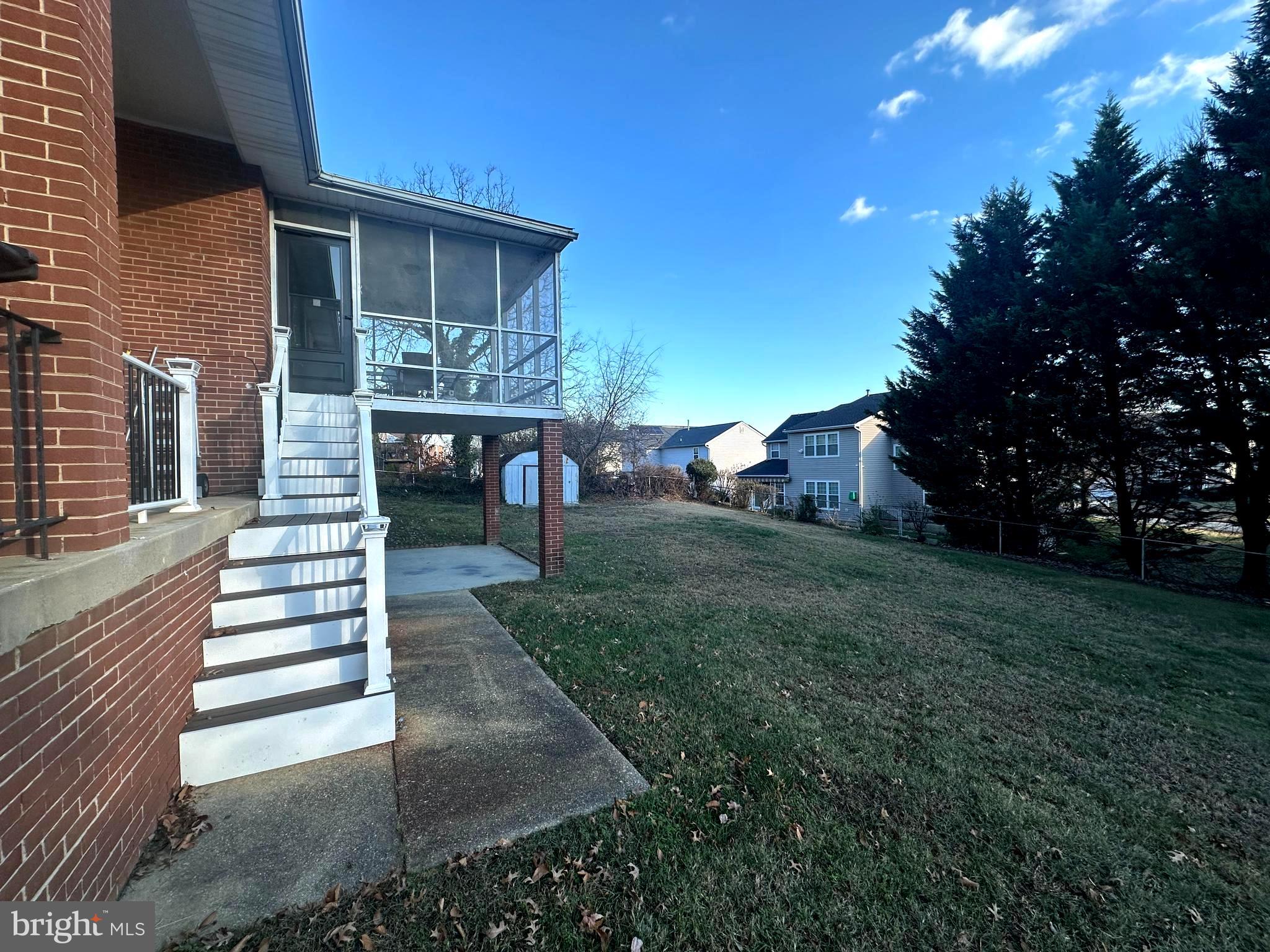 SUBURBAN ESTATES - Residential Lease