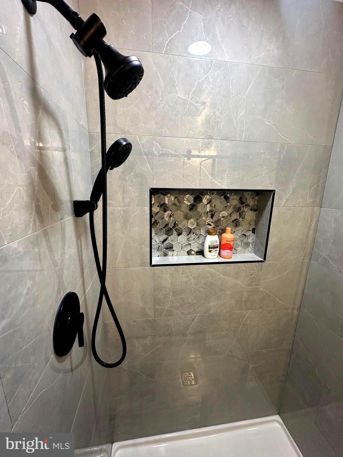 SUBURBAN ESTATES - Residential Lease