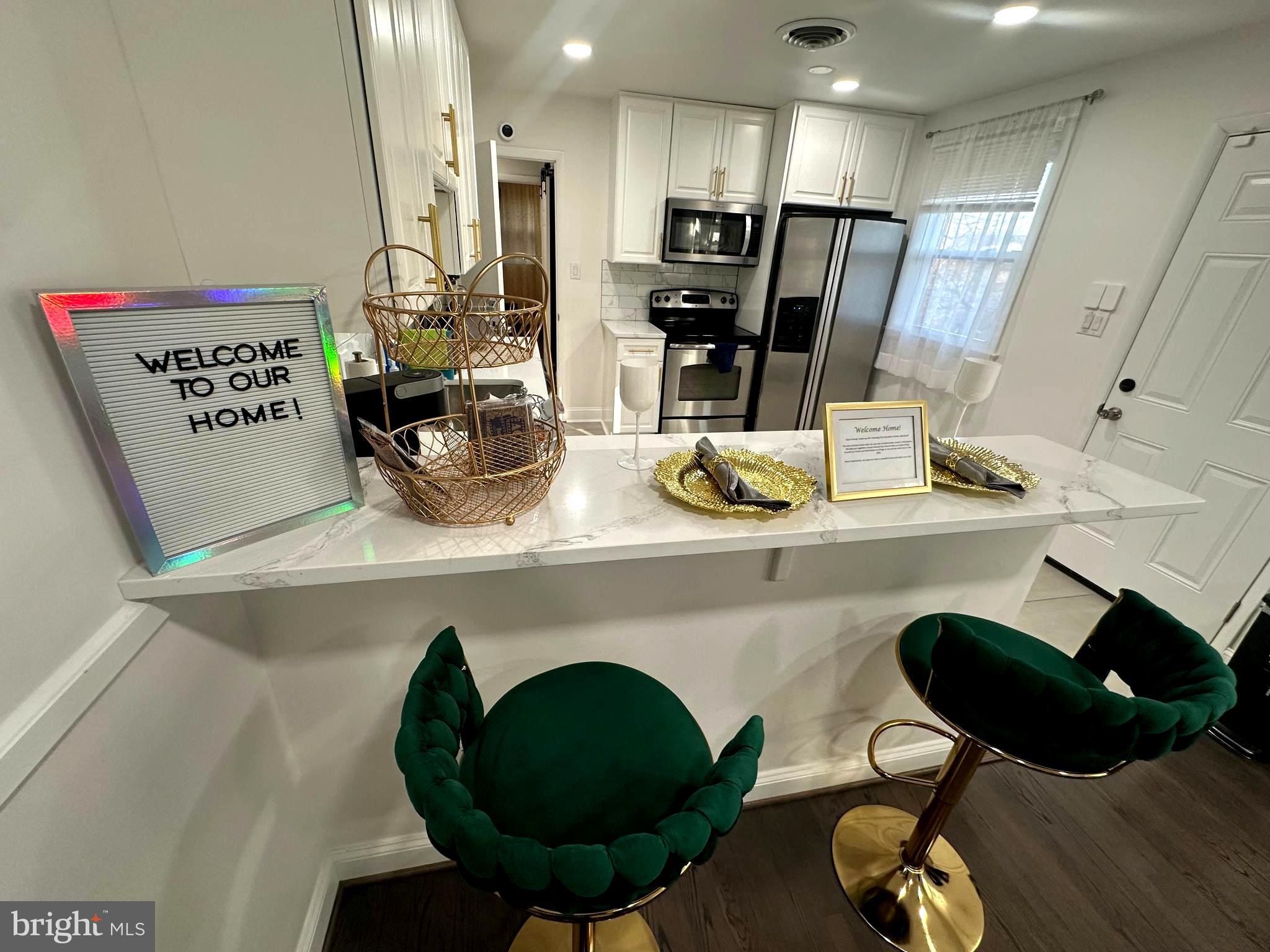 SUBURBAN ESTATES - Residential Lease