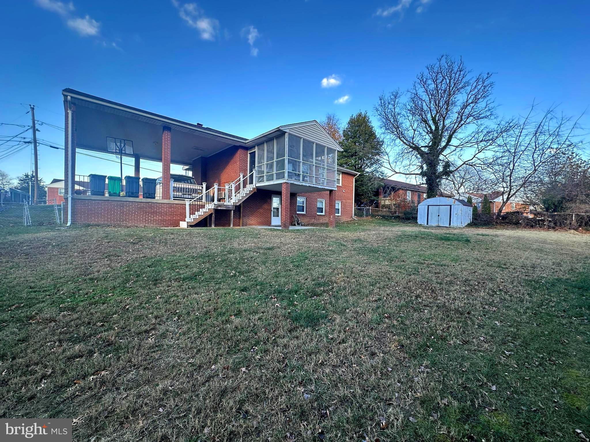 SUBURBAN ESTATES - Residential Lease