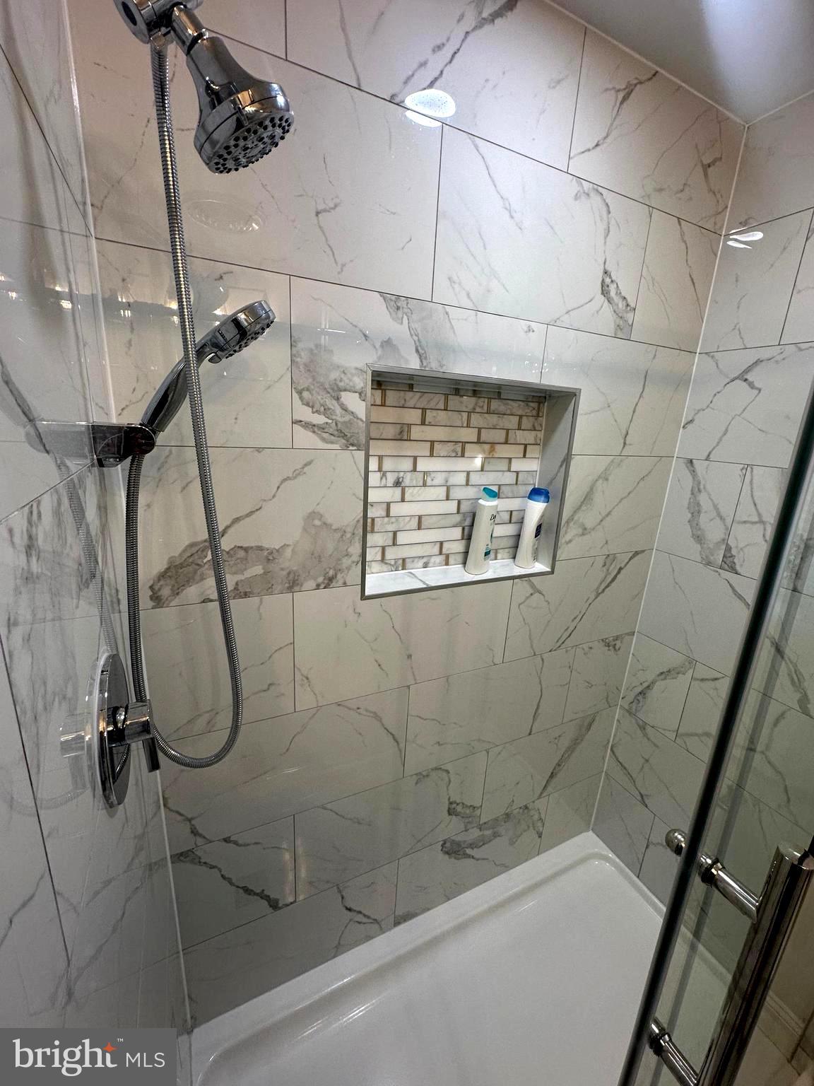 SUBURBAN ESTATES - Residential Lease