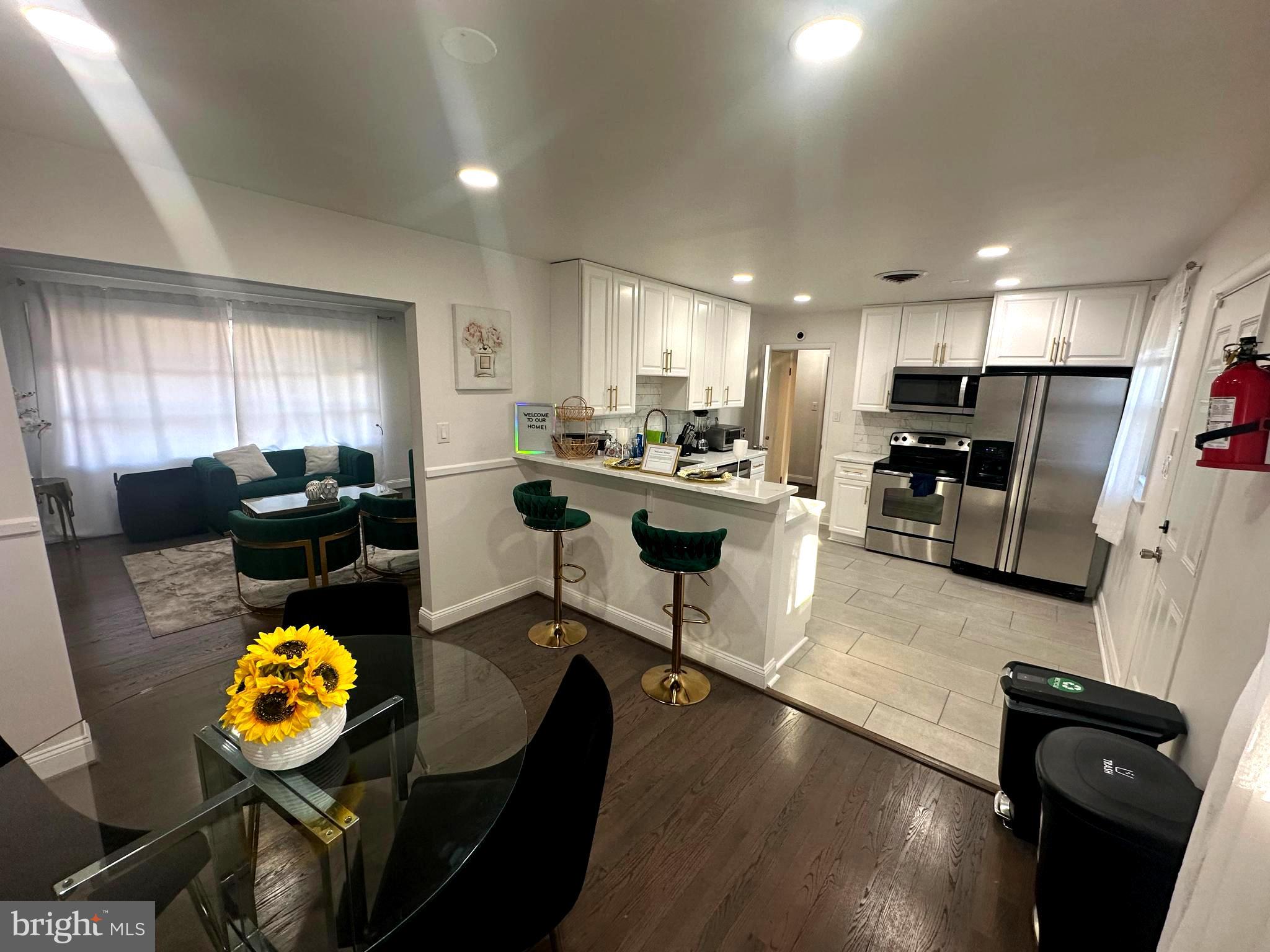 SUBURBAN ESTATES - Residential Lease