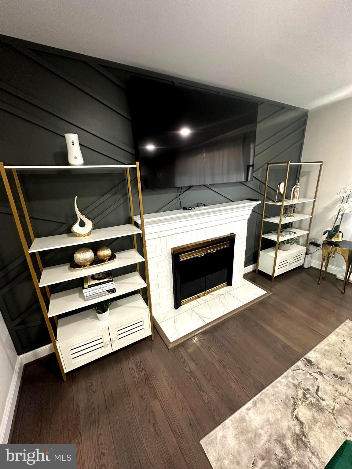 SUBURBAN ESTATES - Residential Lease