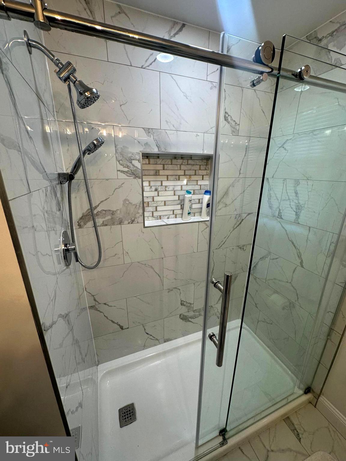 SUBURBAN ESTATES - Residential Lease