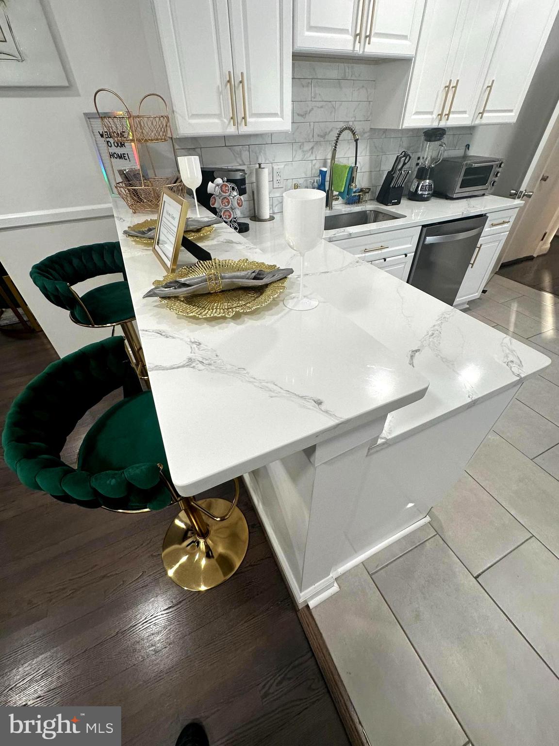 SUBURBAN ESTATES - Residential Lease