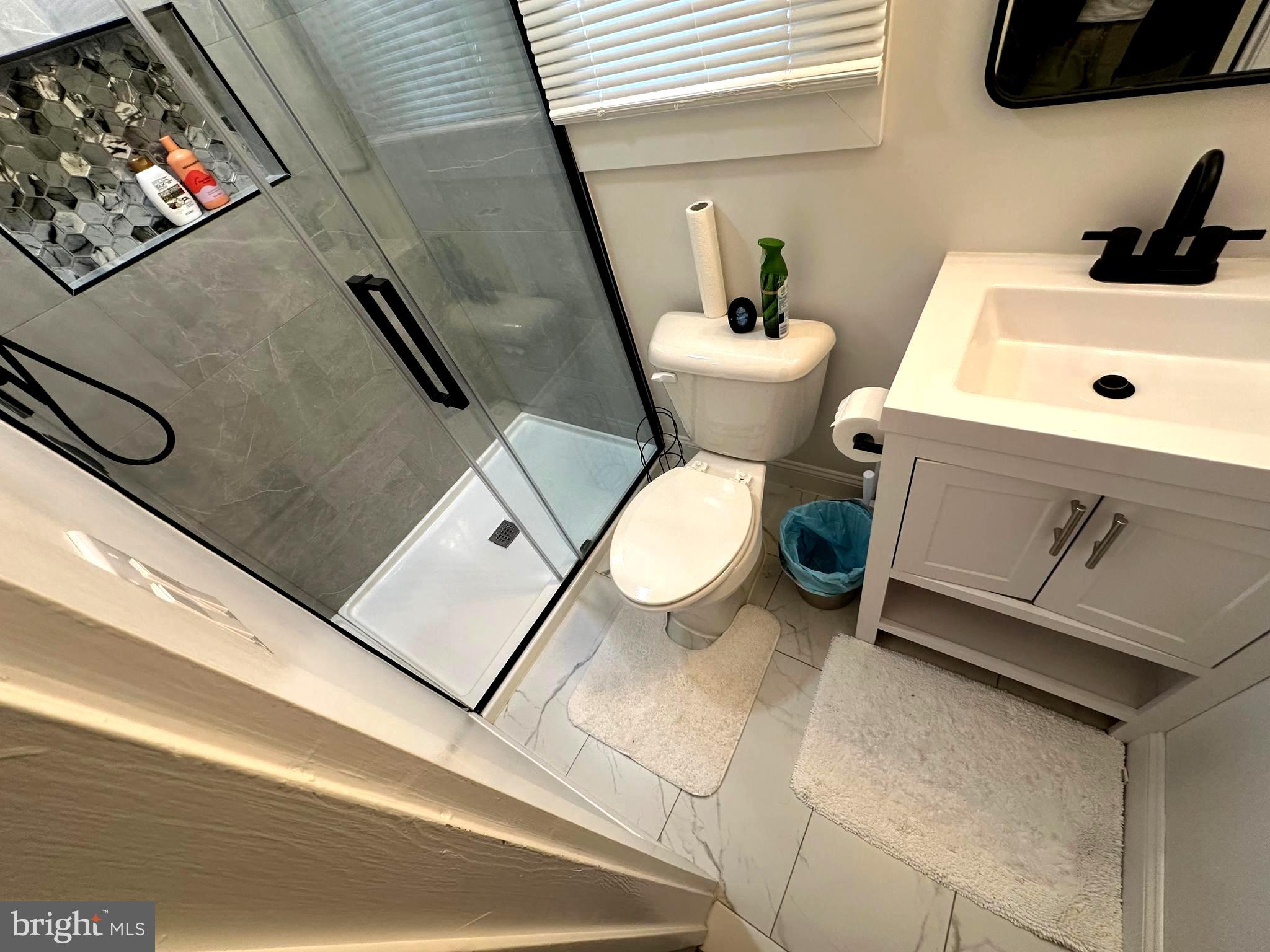 SUBURBAN ESTATES - Residential Lease