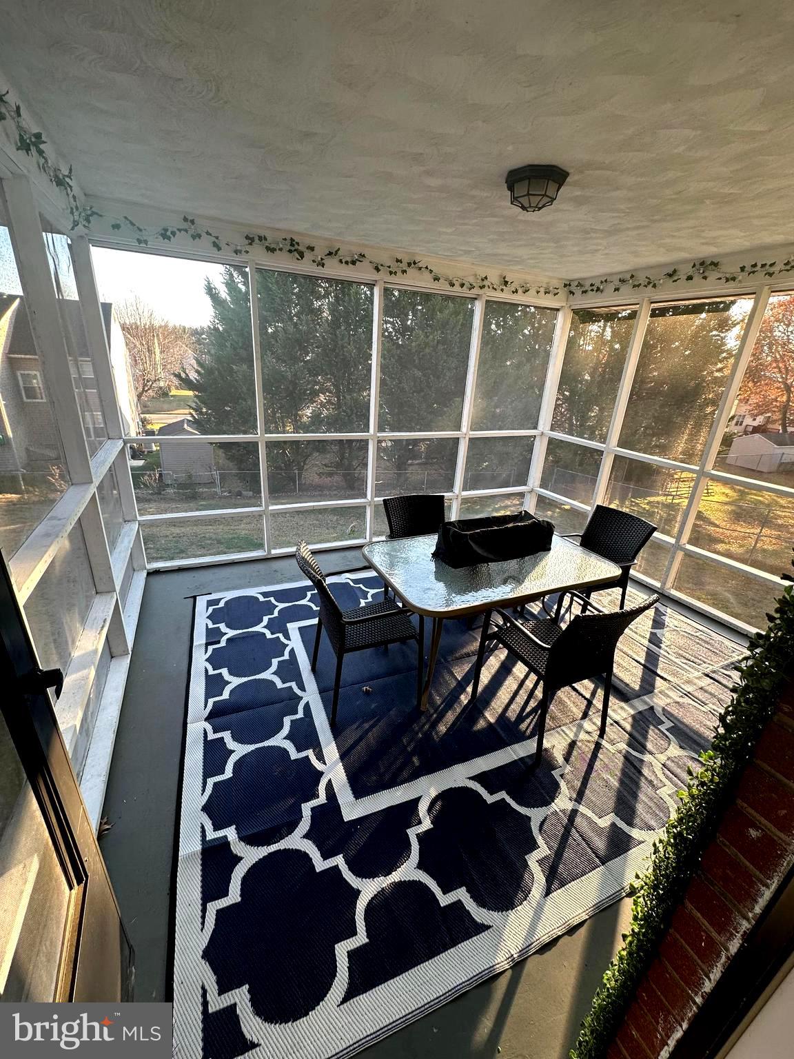 SUBURBAN ESTATES - Residential Lease