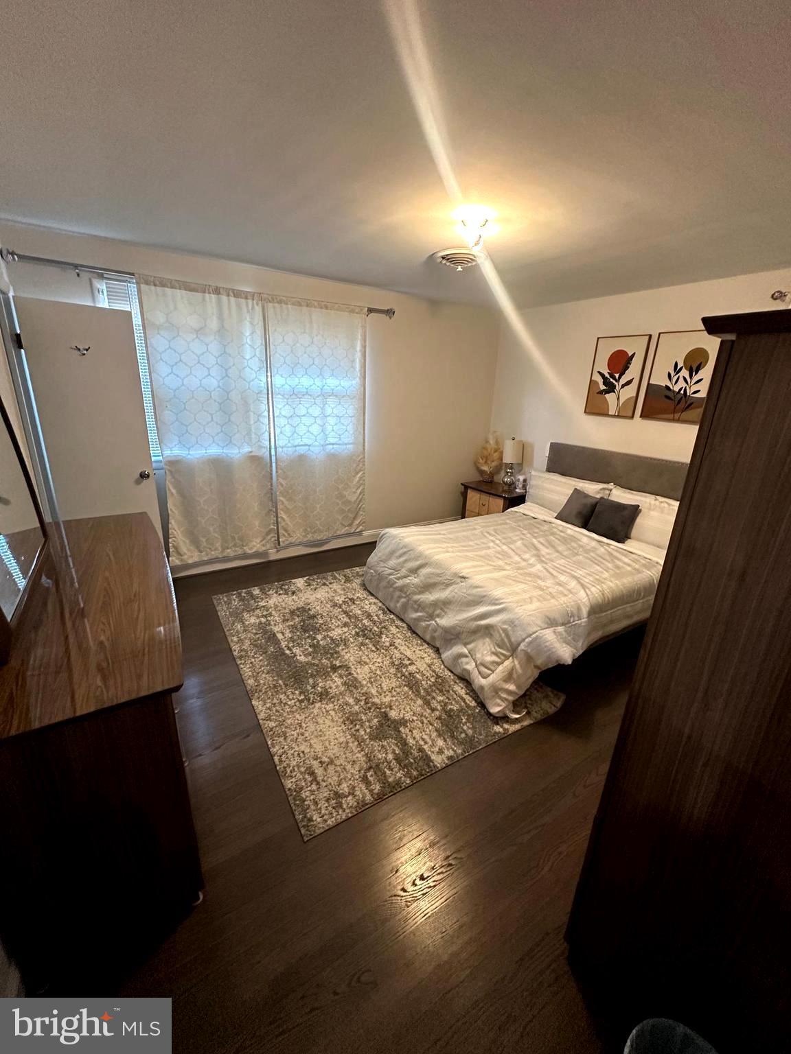 SUBURBAN ESTATES - Residential Lease