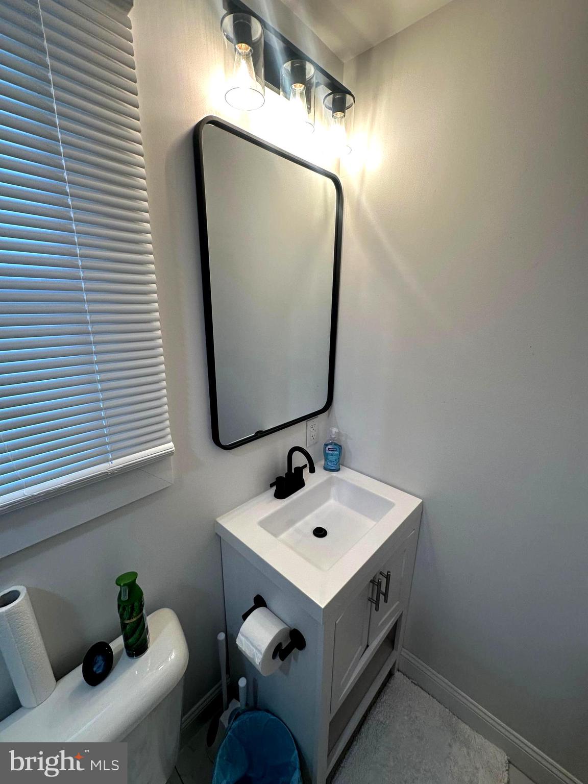 SUBURBAN ESTATES - Residential Lease