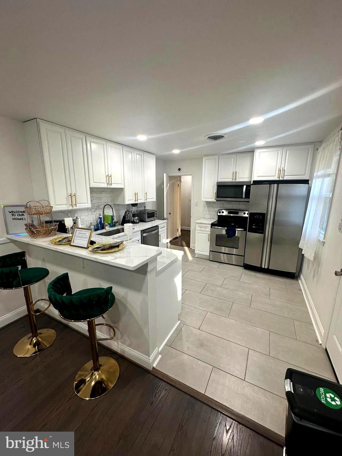 SUBURBAN ESTATES - Residential Lease