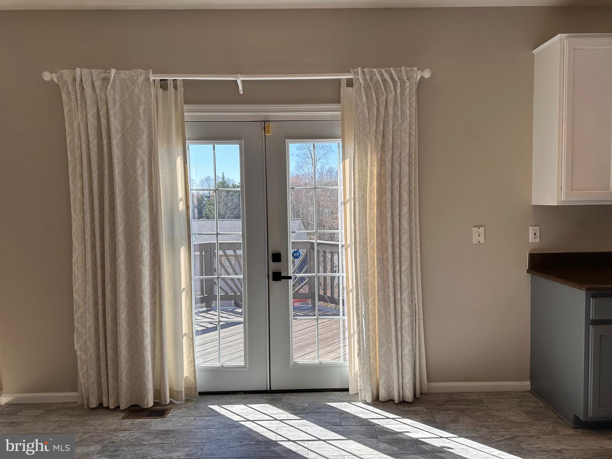 HAMPTON OAKS - Residential