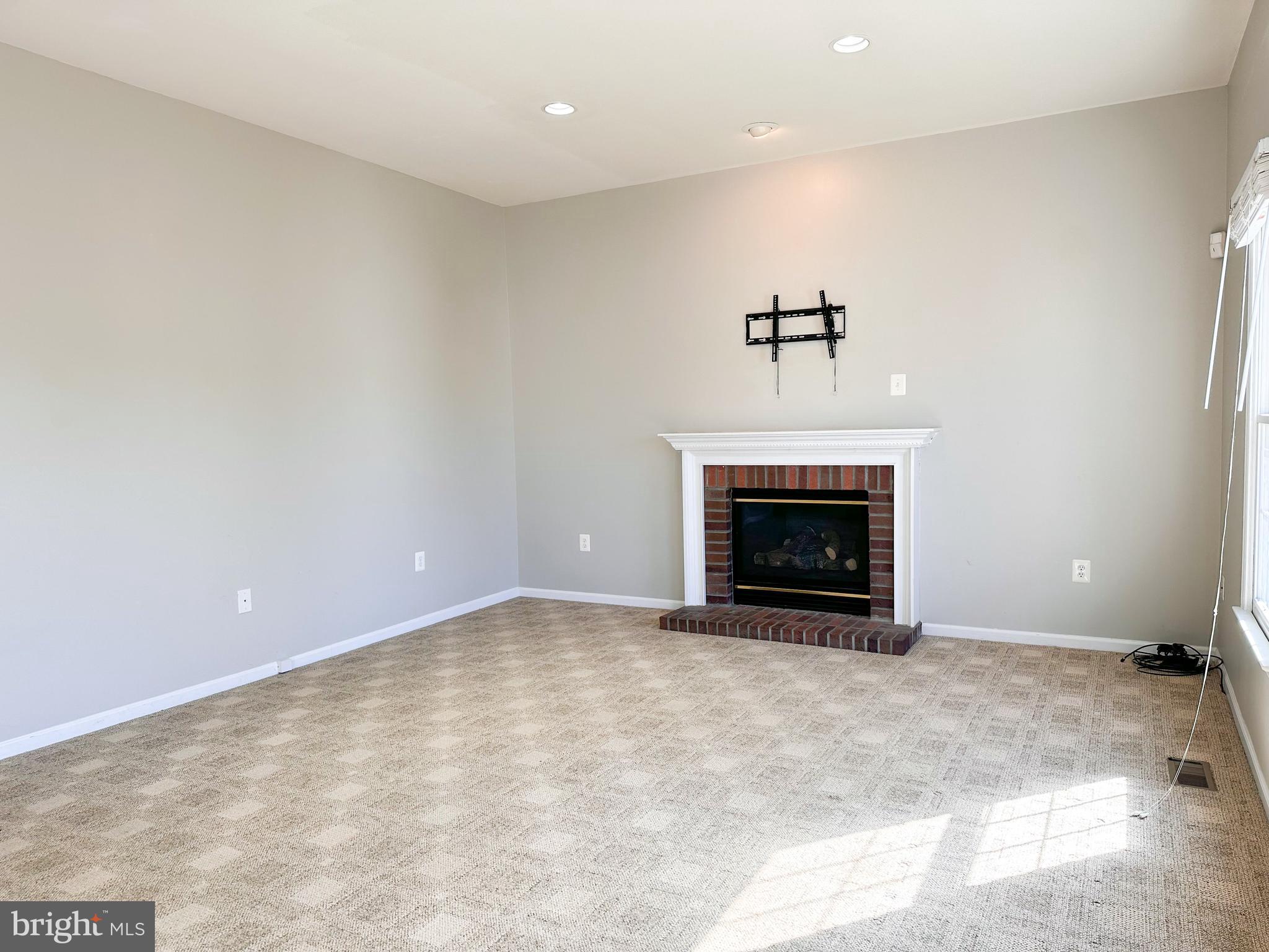 HAMPTON OAKS - Residential