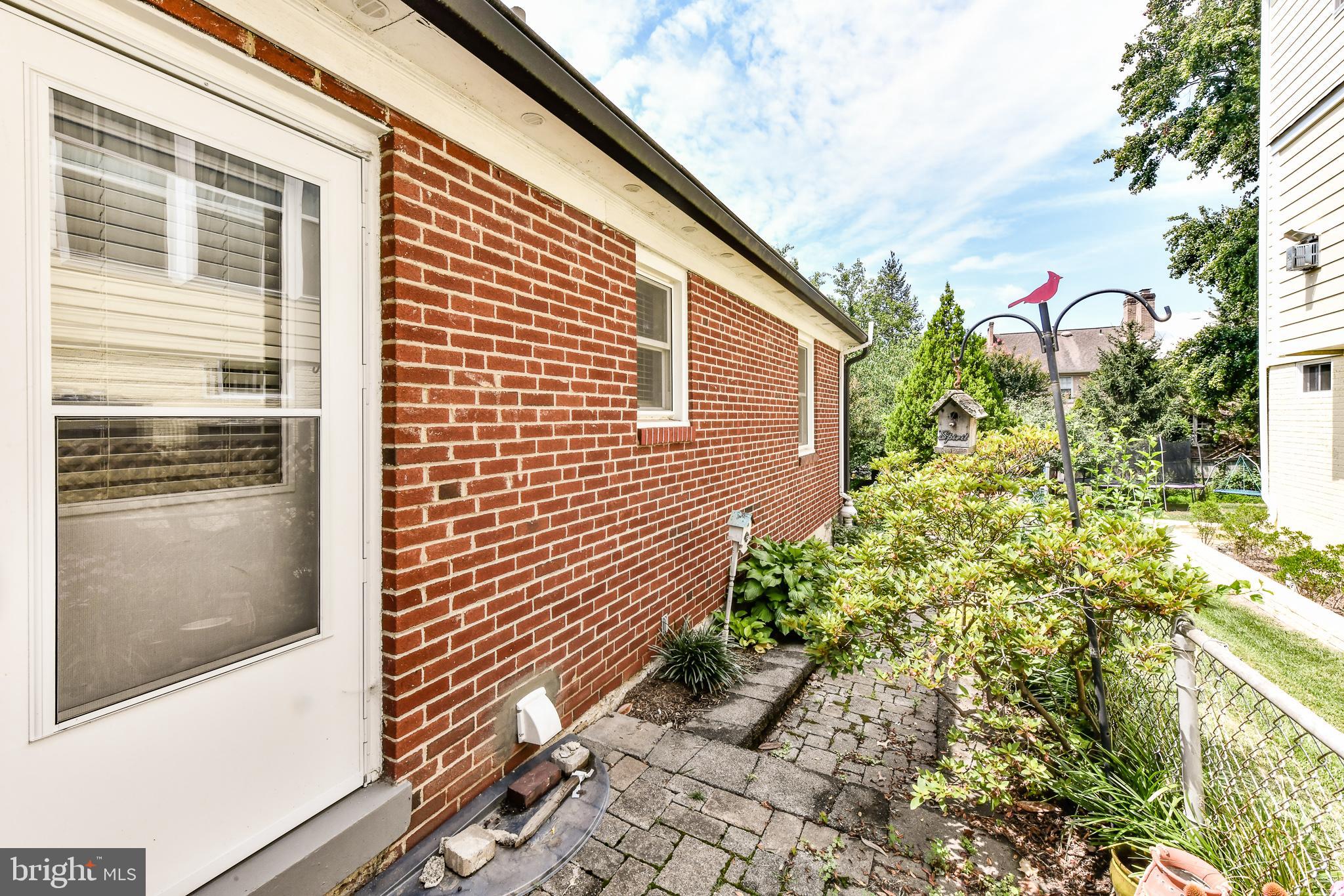 LEXINGTON VILLAGE - Residential Lease