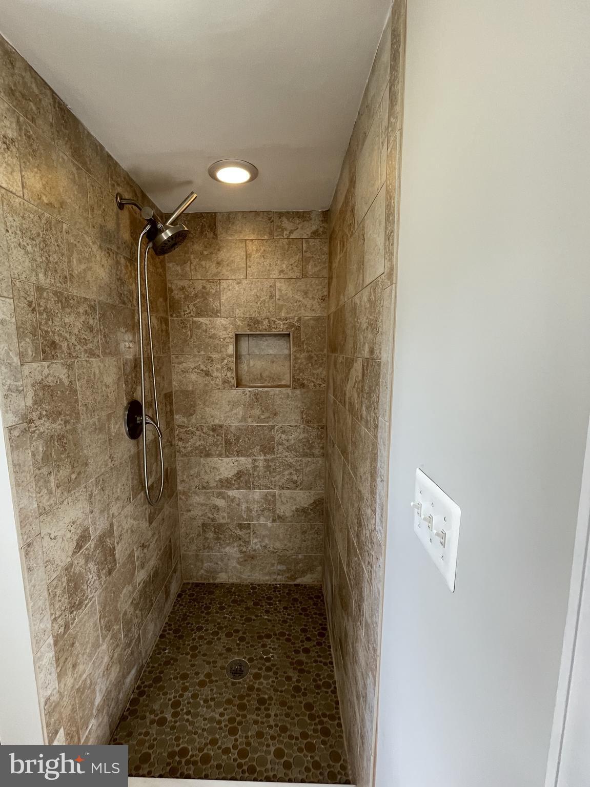 CAROLE HIGHLANDS - Residential