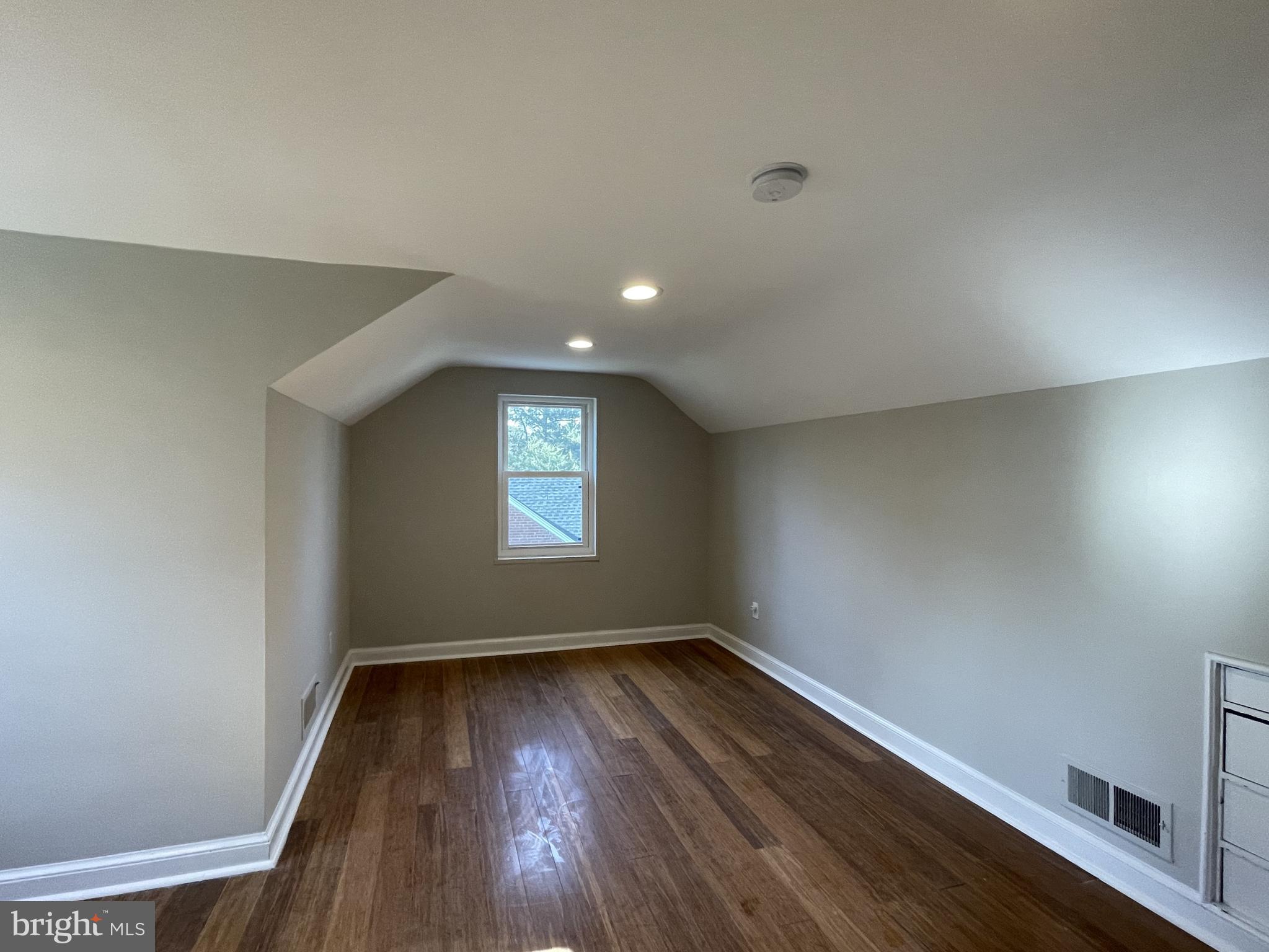 CAROLE HIGHLANDS - Residential