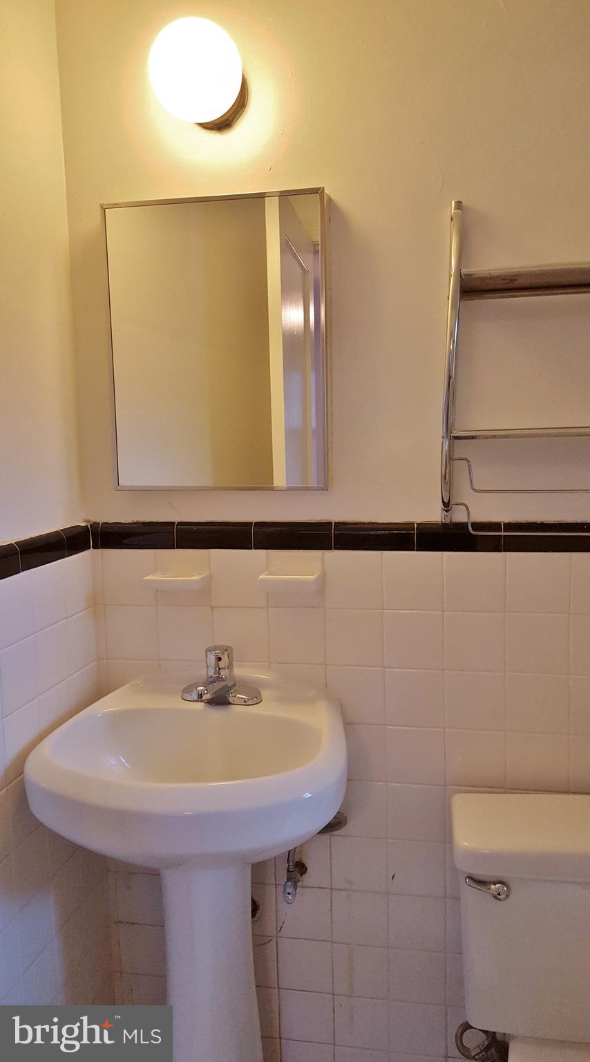 FOREST HILLS - Residential Lease