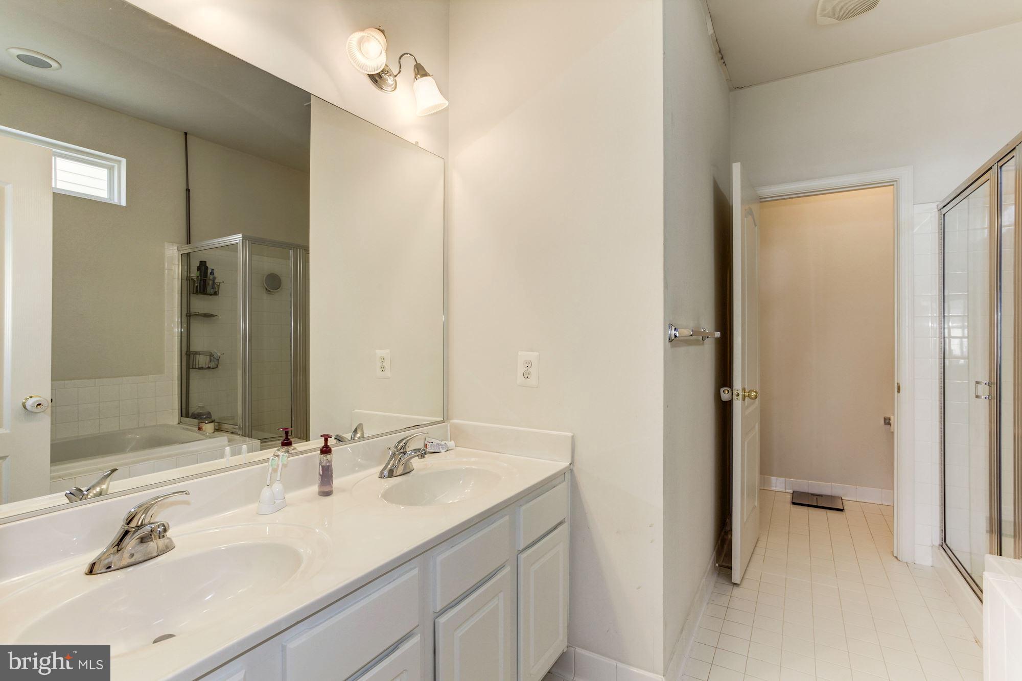 RIVER OAKS - Residential