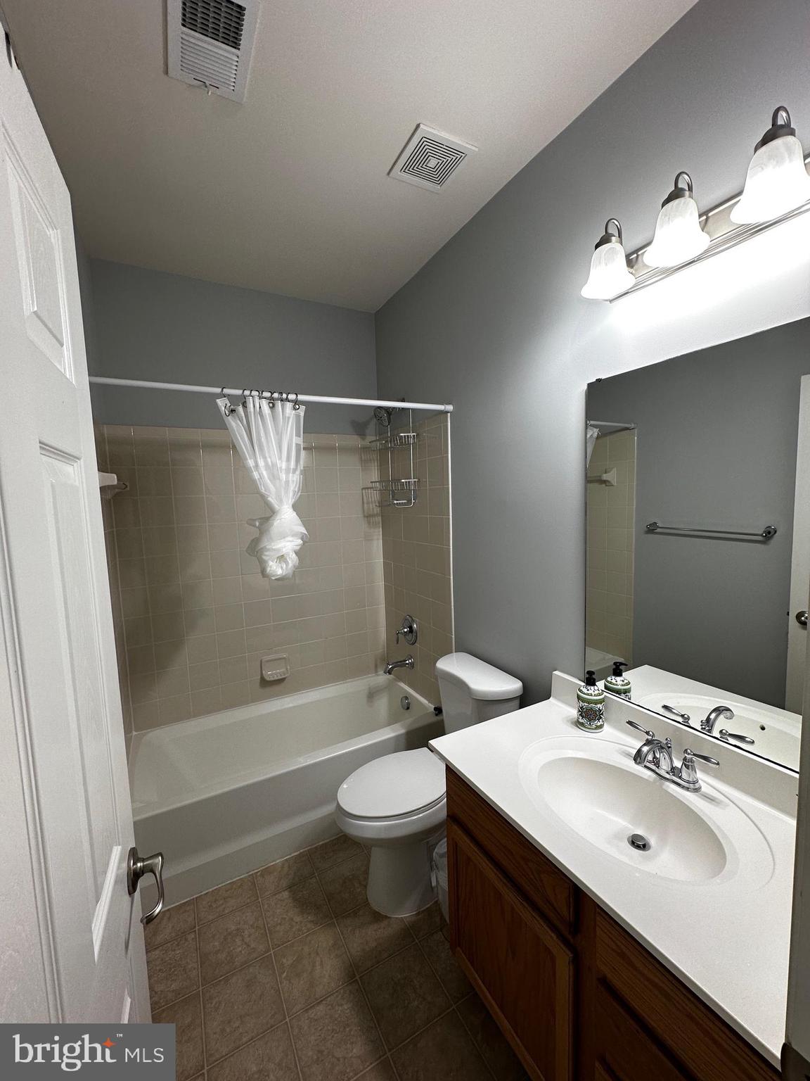 HEATHCOTE COMMONS - Residential Lease