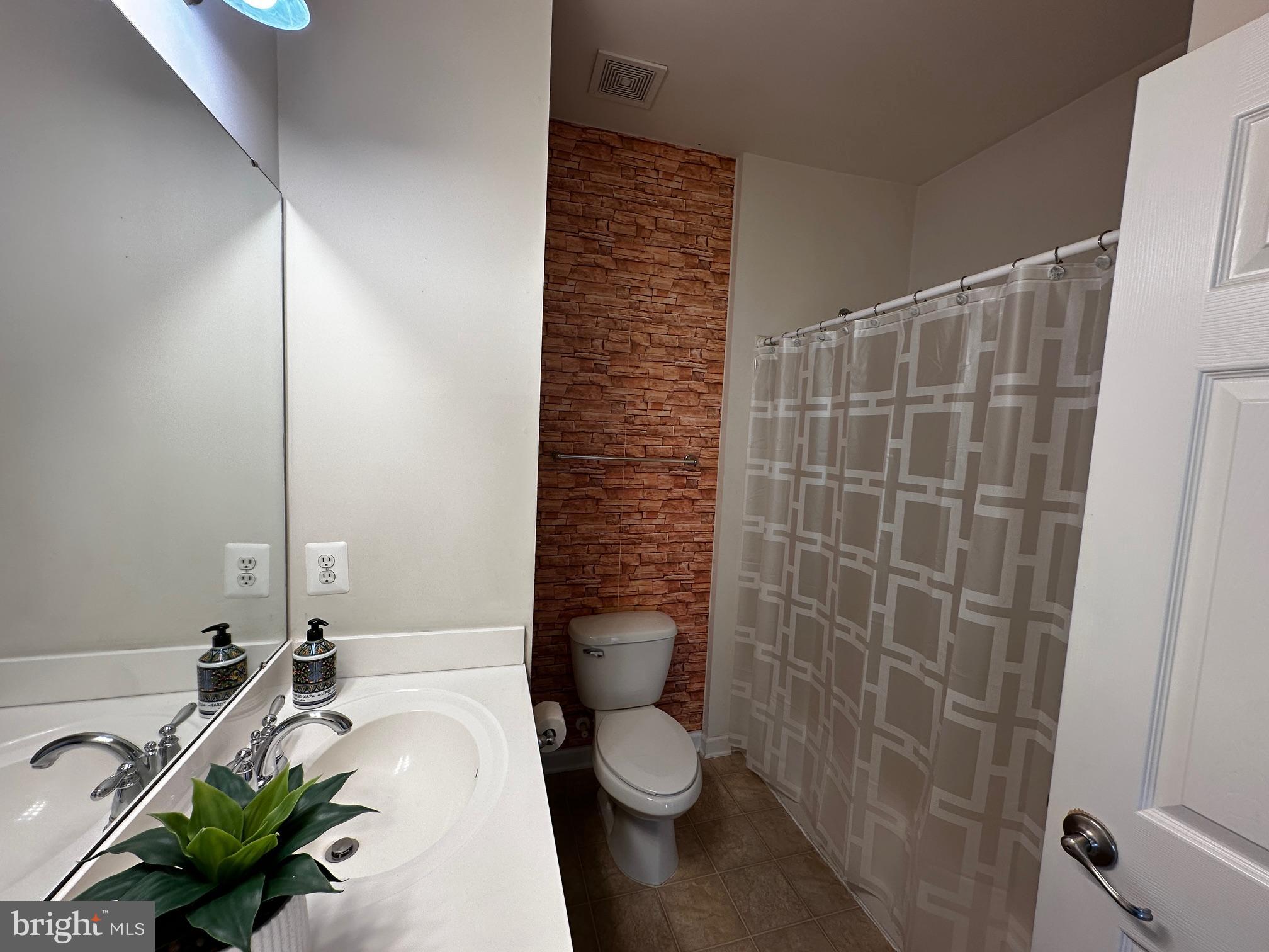 HEATHCOTE COMMONS - Residential Lease